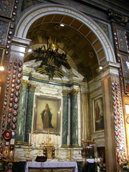 File:SantAndreaFratteCappellaMadonna-SteO153.jpg